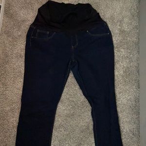 Stretchy skinny maternity jeans